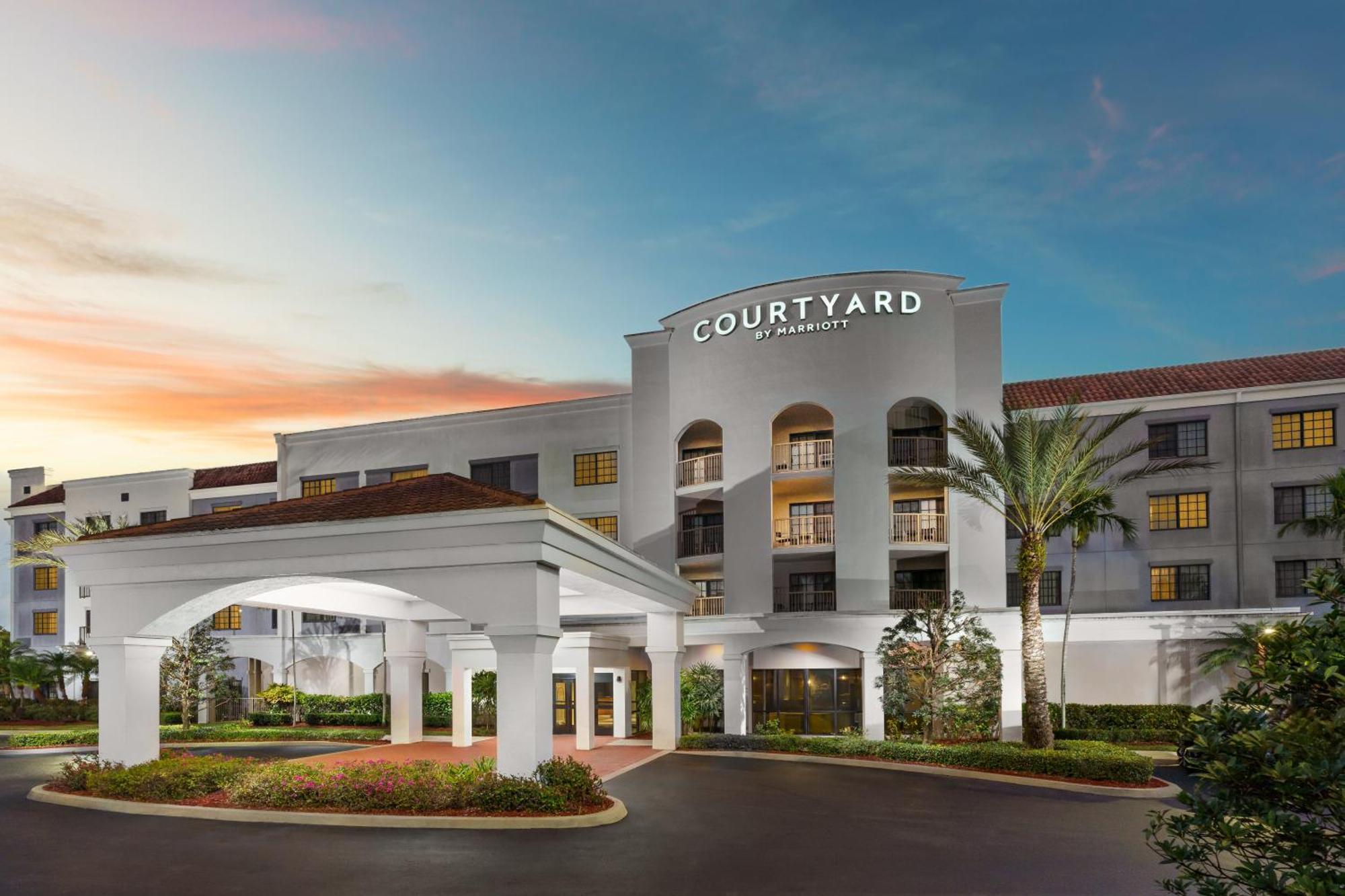 Courtyard By Marriott Stuart Hotel Exterior photo