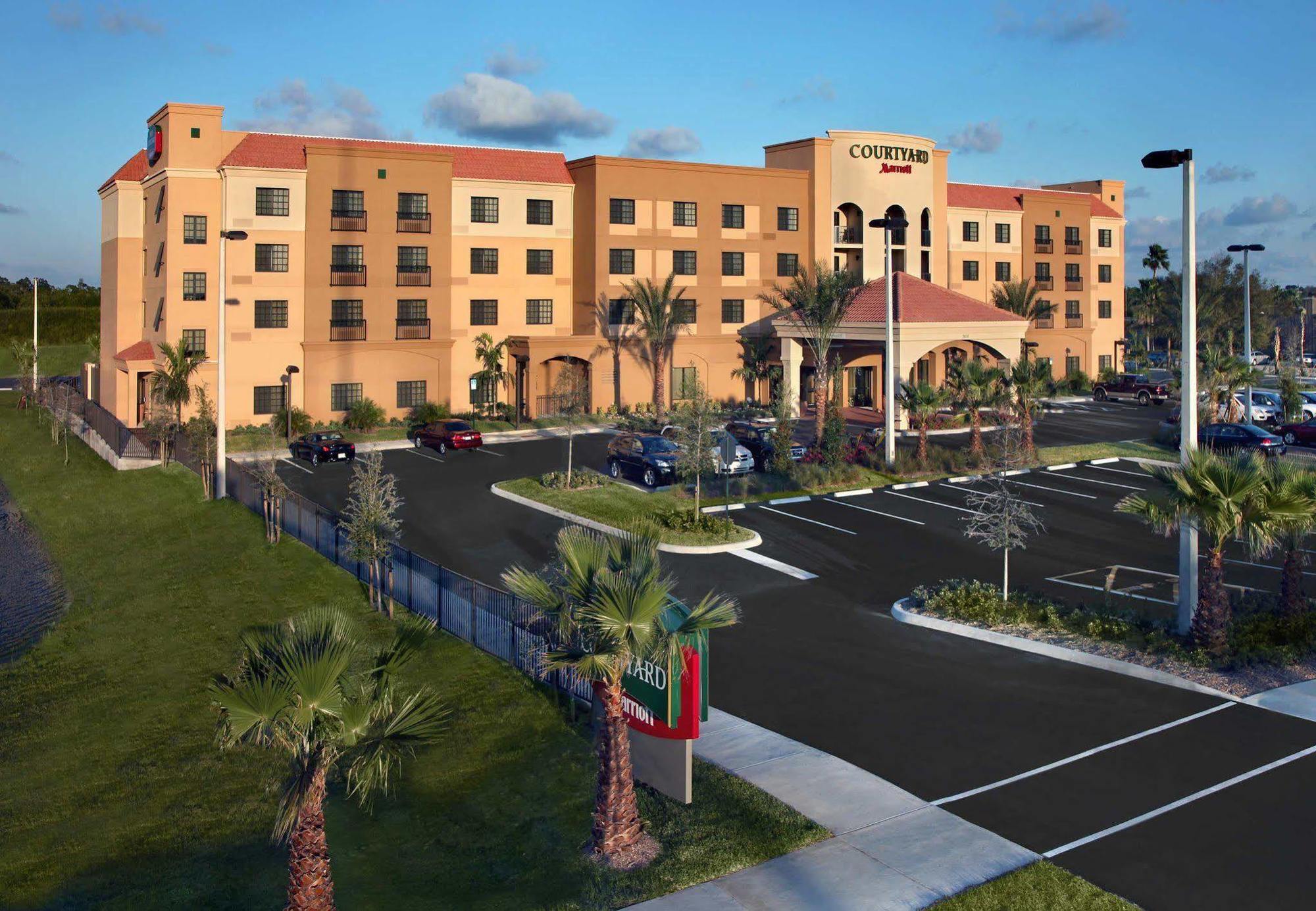 Courtyard By Marriott Stuart Hotel Exterior photo